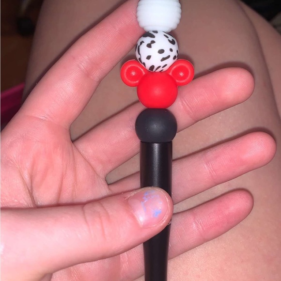 Silicon stretchy key chains, and black designed pins - Picture 2 of 4